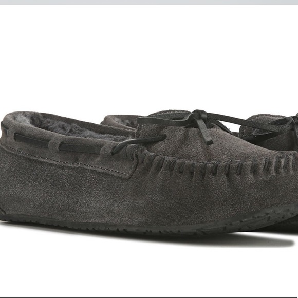 Minnetonka Moccasin Women's Britt Trapper Slipper - Picture 2 of 7